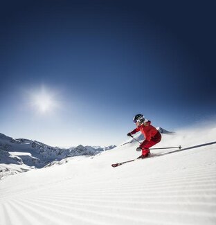 StubaiGlacier_eye5_Christoph_Schoech_Skiing_01_300dpi_print-lores